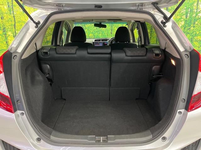 フィット １３Ｇ・Ｆパッケージ　ファインエディション　７インチナビ　バックカメラ　禁煙車　スマートキー　オートエアコン　Ｂｌｕｅｔｏｏｔｈ　アイドリングストップ　電動格納ミラー　ＣＤ　ＤＶＤ再生　フルセグ　ドアバイザー（44枚目）