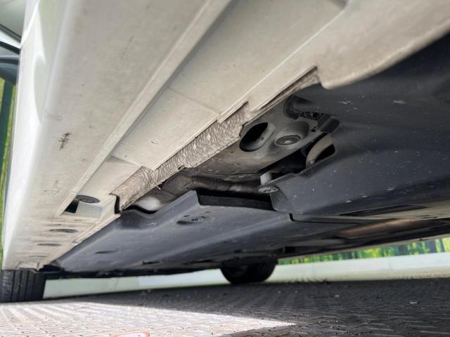 プリウス Ａツーリングセレクション　純正ＳＤナビ　バックカメラ　衝突被害軽減システム　レーダークルーズ　ドラレコ　コーナーセンサー　スマートキー　ＬＥＤヘッド　ビルトインＥＴＣ　純正１７インチアルミ　オートハイビーム　パークアシスト（21枚目）