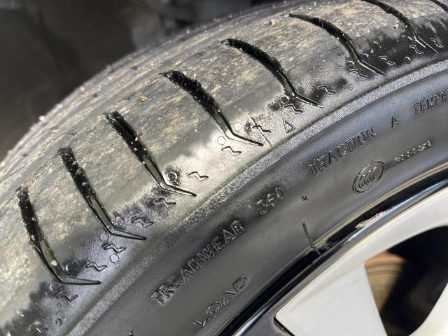 プリウス Ａツーリングセレクション　純正ＳＤナビ　バックカメラ　衝突被害軽減システム　レーダークルーズ　ドラレコ　コーナーセンサー　スマートキー　ＬＥＤヘッド　ビルトインＥＴＣ　純正１７インチアルミ　オートハイビーム　パークアシスト（30枚目）