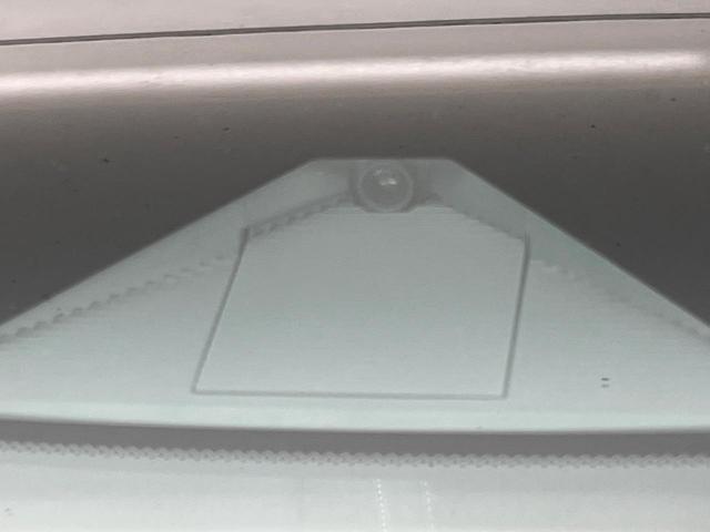 フィット ホーム　禁煙車　純正ナビ　バックカメラ　レーダークルーズコントロール　衝突被害軽減システム　ドラレコ　コーナーセンサー　スマートキー　ＬＥＤヘッド　ＥＴＣ　オートハイビーム　車線逸脱警報　オートライト（4枚目）