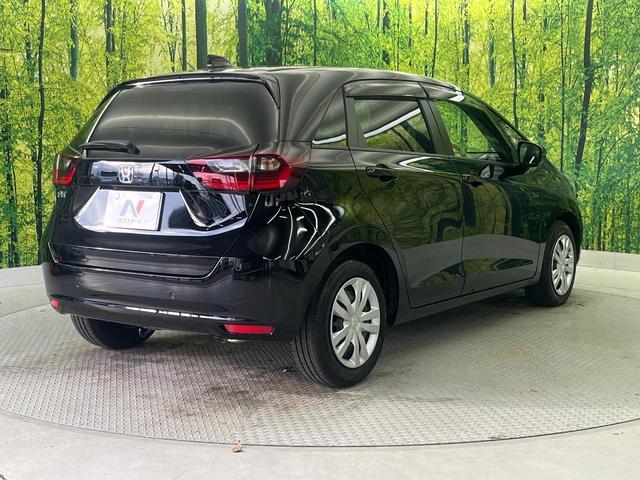 フィット ホーム　禁煙車　純正ナビ　バックカメラ　レーダークルーズコントロール　衝突被害軽減システム　ドラレコ　コーナーセンサー　スマートキー　ＬＥＤヘッド　ＥＴＣ　オートハイビーム　車線逸脱警報　オートライト（18枚目）