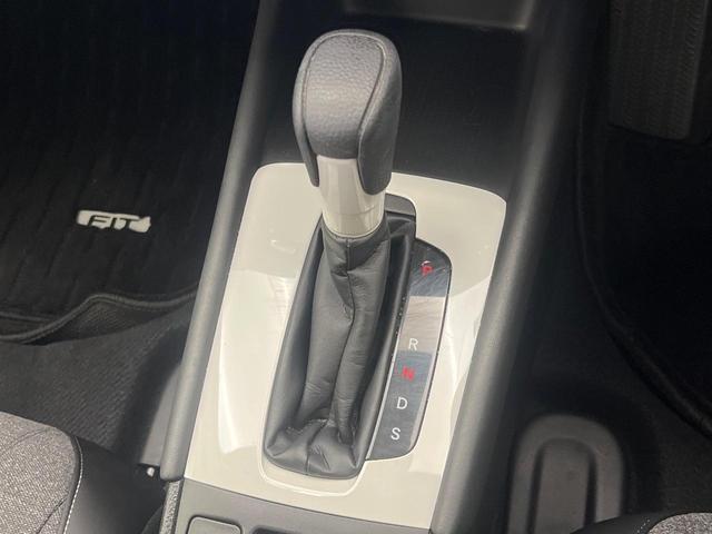 フィット ホーム　禁煙車　純正ナビ　バックカメラ　レーダークルーズコントロール　衝突被害軽減システム　ドラレコ　コーナーセンサー　スマートキー　ＬＥＤヘッド　ＥＴＣ　オートハイビーム　車線逸脱警報　オートライト（25枚目）