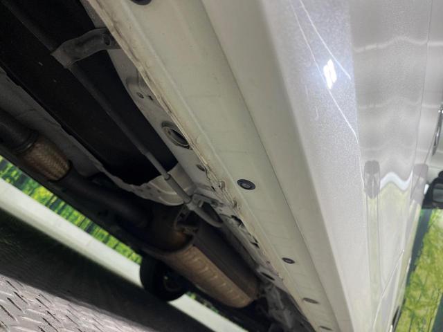 セレナ ライダーブラックラインＳ－ＨＶアドバンスドセーフティ　後席モニター　純正８インチナビ　全周囲カメラ　禁煙車　衝突軽減装置　両側電動スライドドア　ＥＴＣ　ドライブレコーダー　ＬＥＤヘッド　クルーズコントロール　コーナーセンサー　車線逸脱警報　誤発進抑制機能（24枚目）