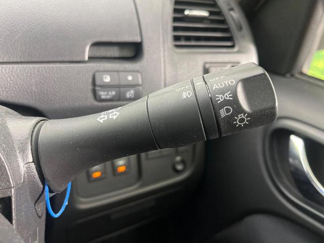 セレナ ライダーブラックラインＳ－ＨＶアドバンスドセーフティ　後席モニター　純正８インチナビ　全周囲カメラ　禁煙車　衝突軽減装置　両側電動スライドドア　ＥＴＣ　ドライブレコーダー　ＬＥＤヘッド　クルーズコントロール　コーナーセンサー　車線逸脱警報　誤発進抑制機能（52枚目）