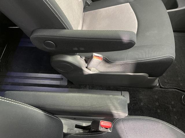 セレナ ライダーブラックラインＳ－ＨＶアドバンスドセーフティ　後席モニター　純正８インチナビ　全周囲カメラ　禁煙車　衝突軽減装置　両側電動スライドドア　ＥＴＣ　ドライブレコーダー　ＬＥＤヘッド　クルーズコントロール　コーナーセンサー　車線逸脱警報　誤発進抑制機能（53枚目）