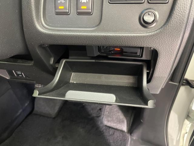 セレナ ライダーブラックラインＳ－ＨＶアドバンスドセーフティ　後席モニター　純正８インチナビ　全周囲カメラ　禁煙車　衝突軽減装置　両側電動スライドドア　ＥＴＣ　ドライブレコーダー　ＬＥＤヘッド　クルーズコントロール　コーナーセンサー　車線逸脱警報　誤発進抑制機能（59枚目）