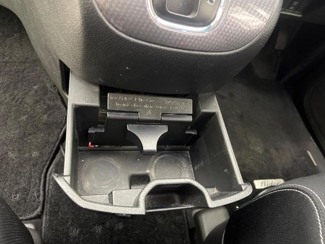 セレナ ライダーブラックラインＳ－ＨＶアドバンスドセーフティ　後席モニター　純正８インチナビ　全周囲カメラ　禁煙車　衝突軽減装置　両側電動スライドドア　ＥＴＣ　ドライブレコーダー　ＬＥＤヘッド　クルーズコントロール　コーナーセンサー　車線逸脱警報　誤発進抑制機能（60枚目）