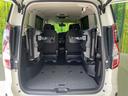 後席を撥ね上げると、これだけの広さが!シーンに合わせたシートアレンジで、大きな荷物も積むことが出来ます♪