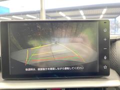 【バックカメラ】駐車時に後方がリアルタイム映像で確認できます。大型商業施設や立体駐車場での駐車時や、夜間のバック時に大活躍！運転スキルに関わらず、今や必須となった装備のひとつです！ 6