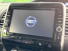 【純正９型ナビ】人気の純正ナビを装備。オーディオ機能も充実しており、Ｂｌｕｅｔｏｏｔｈ接続すればお持ちのスマホやＭＰ３プレイヤーの音楽を再生可能！毎日の運転がさらに楽しくなります！！ 3