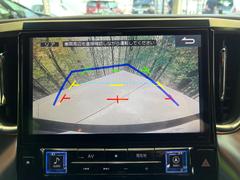 【バックカメラ】駐車時に後方がリアルタイム映像で確認できます。大型商業施設や立体駐車場での駐車時や、夜間のバック時に大活躍！運転スキルに関わらず、今や必須となった装備のひとつです！ 5