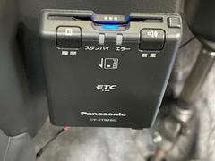 【ＥＴＣ】高速道路の料金所をストレスなく通過！話題のスポットやサービスエリアに多い「スマートIntercooler」利用時は必須のアイテムです。当店でセットアップを実施、ご納車当日からすぐにご利用いただけます！ 4