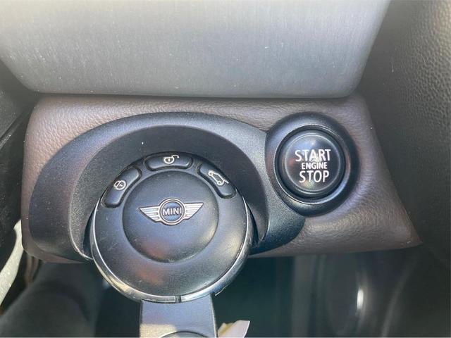 ＭＩＮＩ クーパー　コンバーチブル　ハイゲート　ブラウンレザー　電動オープン　ナビ　ＴＶ　クルコン　バックソナー　シートヒーター　ステアスイッチ　ＭＴモード付　Ｆフォグ　ＥＴＣ　純正オーディオ　本革巻きステアリング　キーレスキー（41枚目）