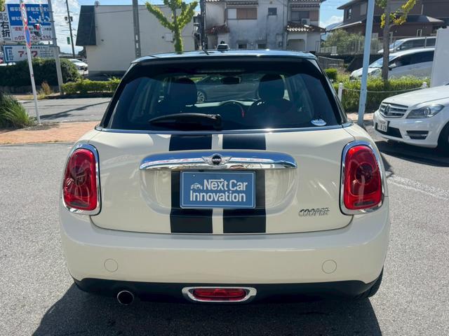 ＭＩＮＩ クーパー　ワンオーナー　純正ナビ　バックモニター　Ｂｌｕｅｔｏｏｔｈ　純正１７インチＡＷ　ＥＴＣ　ミュージックサーバー　プッシュスタート　スペアキー　ＡＵＸ　ＵＳＢ　フォグランプ（7枚目）