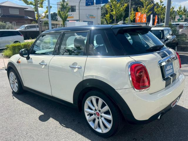 ＭＩＮＩ クーパー　ワンオーナー　純正ナビ　バックモニター　Ｂｌｕｅｔｏｏｔｈ　純正１７インチＡＷ　ＥＴＣ　ミュージックサーバー　プッシュスタート　スペアキー　ＡＵＸ　ＵＳＢ　フォグランプ（8枚目）