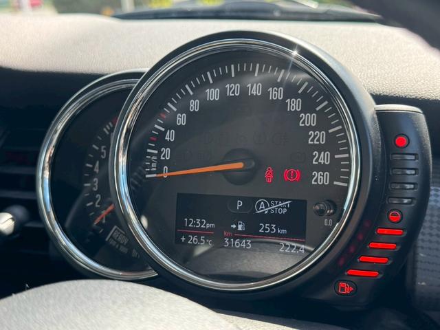 ＭＩＮＩ クーパー　ワンオーナー　純正ナビ　バックモニター　Ｂｌｕｅｔｏｏｔｈ　純正１７インチＡＷ　ＥＴＣ　ミュージックサーバー　プッシュスタート　スペアキー　ＡＵＸ　ＵＳＢ　フォグランプ（15枚目）