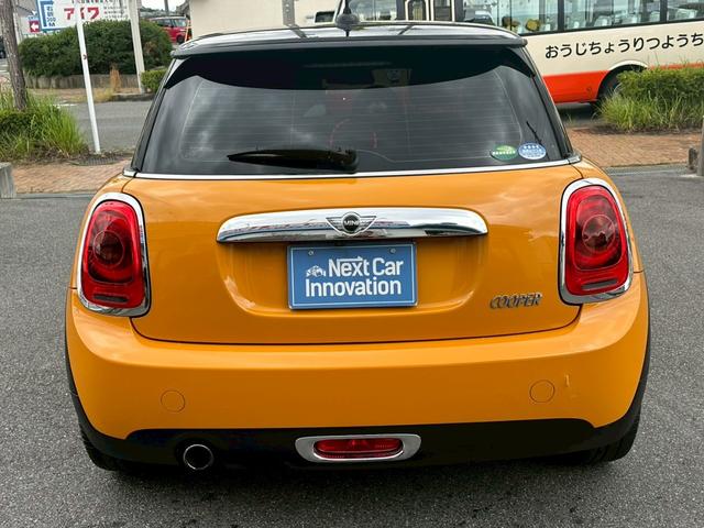 ＭＩＮＩ クーパー　純正ナビ　バックカメラ　Ｂｌｕｅｔｏｏｔｈ　プッシュスタート　ミラー型ＥＴＣ　ドラレコ　ミュージックサーバー　ＬＥＤヘッドライト　オートライト　ツートンルーフ　純正１５インチＡＷ　アイドリングストップ（7枚目）