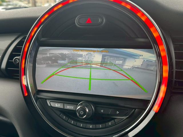 ＭＩＮＩ クーパー　純正ナビ　バックカメラ　Ｂｌｕｅｔｏｏｔｈ　プッシュスタート　ミラー型ＥＴＣ　ドラレコ　ミュージックサーバー　ＬＥＤヘッドライト　オートライト　ツートンルーフ　純正１５インチＡＷ　アイドリングストップ（20枚目）