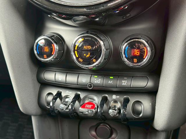 ＭＩＮＩ クーパー　純正ナビ　バックカメラ　Ｂｌｕｅｔｏｏｔｈ　プッシュスタート　ミラー型ＥＴＣ　ドラレコ　ミュージックサーバー　ＬＥＤヘッドライト　オートライト　ツートンルーフ　純正１５インチＡＷ　アイドリングストップ（21枚目）