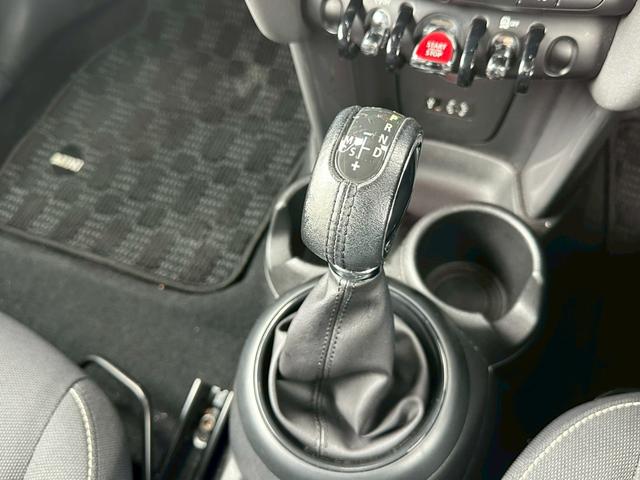 ＭＩＮＩ クーパー　純正ナビ　バックカメラ　Ｂｌｕｅｔｏｏｔｈ　プッシュスタート　ミラー型ＥＴＣ　ドラレコ　ミュージックサーバー　ＬＥＤヘッドライト　オートライト　ツートンルーフ　純正１５インチＡＷ　アイドリングストップ（23枚目）