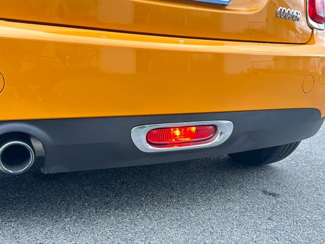 ＭＩＮＩ クーパー　純正ナビ　バックカメラ　Ｂｌｕｅｔｏｏｔｈ　プッシュスタート　ミラー型ＥＴＣ　ドラレコ　ミュージックサーバー　ＬＥＤヘッドライト　オートライト　ツートンルーフ　純正１５インチＡＷ　アイドリングストップ（34枚目）