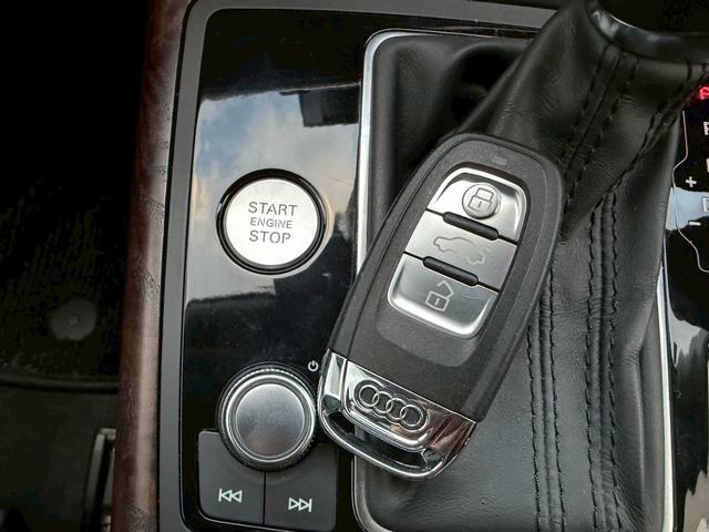 Ａ６アバント ２．８ＦＳＩクワトロ　４ＷＤ　純正ＨＤＤナビ　フリップダウンモニター　ＬＥＤヘットライト　ＥＴＣ　スマートキー　本革シート　シートヒーター　パワーシート　バックカメラ　クルコン　フルセグＴＶ　コーナーセンサー（24枚目）