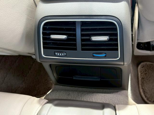 Ａ５カブリオレ ２．０ＴＦＳＩクワトロ　電動オープン　４ＷＤ　ドラレコ　バックカメラ　純正ナビ　クルコン　ＥＴＣ　パワーシート　シートヒーター　Ｗエアコン　純正１８インチＡＷ　コーナーセンサー　アイドリングストップ　パーキングアシスト（42枚目）