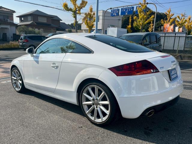 ＴＴクーペ ２．０ＴＦＳＩ　クワトロ　赤レザーシート　純正ナビ　パワーシート　シートヒーター　Ｂｌｕｅｔｏｏｔｈ　フルセグＴＶ　ＣＤ＆ＤＶＤ再生　パドルシフト　純正１８インチＡＷ　スペアキー　ＨＩＤ　ＥＴＣ　オートライト　電格ミラー（8枚目）