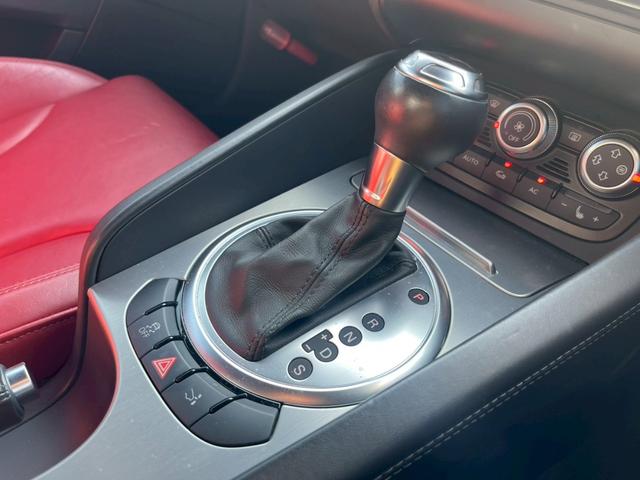 ＴＴクーペ ２．０ＴＦＳＩ　クワトロ　赤レザーシート　純正ナビ　パワーシート　シートヒーター　Ｂｌｕｅｔｏｏｔｈ　フルセグＴＶ　ＣＤ＆ＤＶＤ再生　パドルシフト　純正１８インチＡＷ　スペアキー　ＨＩＤ　ＥＴＣ　オートライト　電格ミラー（18枚目）