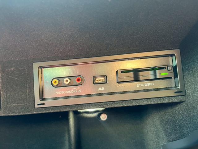 ＴＴクーペ ２．０ＴＦＳＩ　クワトロ　赤レザーシート　純正ナビ　パワーシート　シートヒーター　Ｂｌｕｅｔｏｏｔｈ　フルセグＴＶ　ＣＤ＆ＤＶＤ再生　パドルシフト　純正１８インチＡＷ　スペアキー　ＨＩＤ　ＥＴＣ　オートライト　電格ミラー（26枚目）