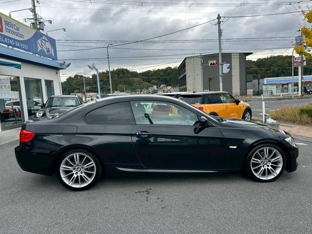 ３シリーズ ３２０ｉ　Ｍスポーツパッケージ　純正ナビ　バックカメラ　スマートキー　プッシュスタート　パワーシート　ミュージックサーバー　ＣＤ＆ＤＶＤ再生　ＡＵＸ　パーキングアシスト　純正１８インチＡＷ　ミラー型ＥＴＣ　オートライト（5枚目）