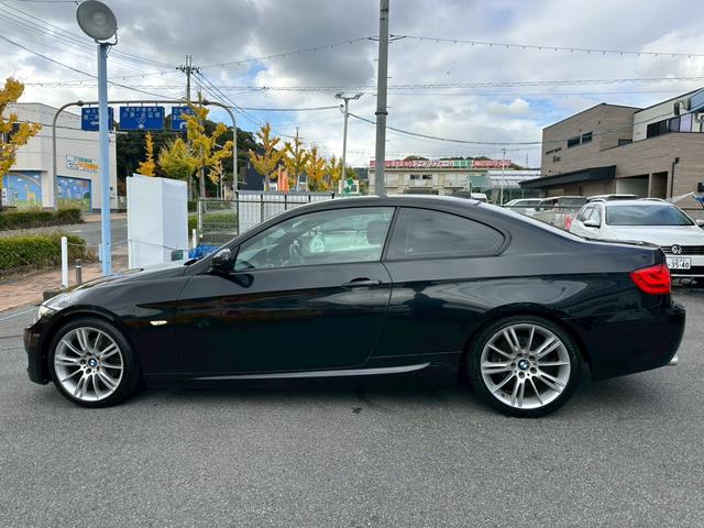 ３シリーズ ３２０ｉ　Ｍスポーツパッケージ　純正ナビ　バックカメラ　スマートキー　プッシュスタート　パワーシート　ミュージックサーバー　ＣＤ＆ＤＶＤ再生　ＡＵＸ　パーキングアシスト　純正１８インチＡＷ　ミラー型ＥＴＣ　オートライト（9枚目）