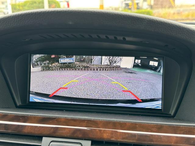 ３シリーズ ３２０ｉ　Ｍスポーツパッケージ　純正ナビ　バックカメラ　スマートキー　プッシュスタート　パワーシート　ミュージックサーバー　ＣＤ＆ＤＶＤ再生　ＡＵＸ　パーキングアシスト　純正１８インチＡＷ　ミラー型ＥＴＣ　オートライト（21枚目）