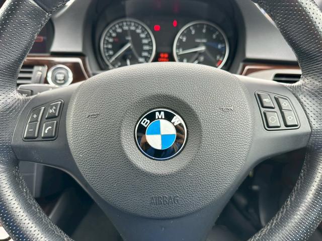 ３シリーズ ３２０ｉ　Ｍスポーツパッケージ　純正ナビ　バックカメラ　スマートキー　プッシュスタート　パワーシート　ミュージックサーバー　ＣＤ＆ＤＶＤ再生　ＡＵＸ　パーキングアシスト　純正１８インチＡＷ　ミラー型ＥＴＣ　オートライト（25枚目）