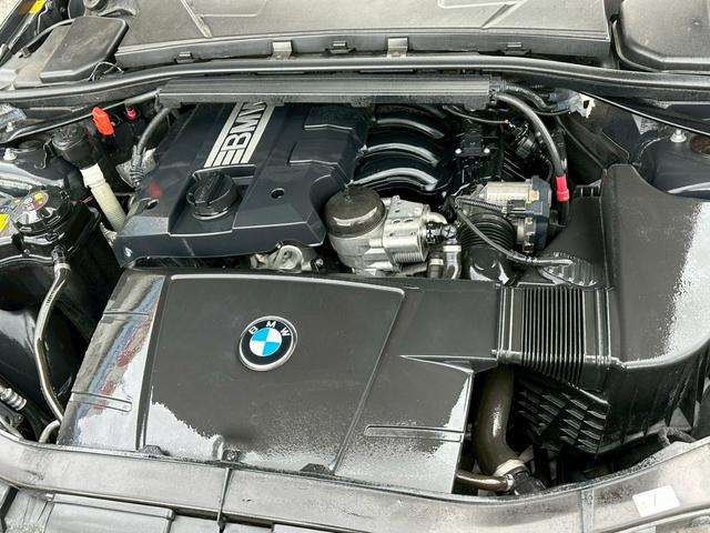 ３シリーズ ３２０ｉ　Ｍスポーツパッケージ　純正ナビ　バックカメラ　スマートキー　プッシュスタート　パワーシート　ミュージックサーバー　ＣＤ＆ＤＶＤ再生　ＡＵＸ　パーキングアシスト　純正１８インチＡＷ　ミラー型ＥＴＣ　オートライト（39枚目）