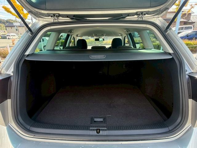 ゴルフヴァリアント ＴＳＩハイラインブルーモーションテクノロジー　８インチナビ　地デジＴＶ　バックカメラ　パーキングアシスト　クルコン　ターボ車　アイドリングストップ　ＨＩＤヘットライト　レーンキープアシスト　コーナーセンサー　Ｗエアコン　ステアリングスイッチ（14枚目）