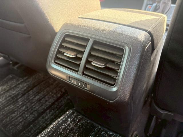 ゴルフヴァリアント ＴＳＩハイラインブルーモーションテクノロジー　８インチナビ　地デジＴＶ　バックカメラ　パーキングアシスト　クルコン　ターボ車　アイドリングストップ　ＨＩＤヘットライト　レーンキープアシスト　コーナーセンサー　Ｗエアコン　ステアリングスイッチ（34枚目）