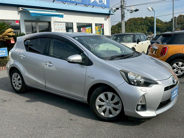 アクア Ｓ　ワンオーナー　リアスポイラー　純正ナビ　スマートキー　前後ドラレコ　バックカメラ　Ｂｌｕｅｔｏｏｔｈ　ＣＤ＆ＤＶＤ再生　プッシュスタート　ＬＥＤヘッドライト　オートライト　ステアスイッチ　ＥＴＣ（4枚目）