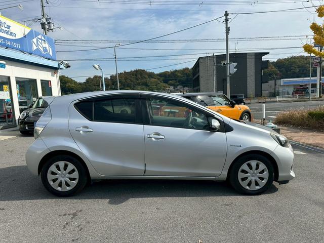 アクア Ｓ　ワンオーナー　リアスポイラー　純正ナビ　スマートキー　前後ドラレコ　バックカメラ　Ｂｌｕｅｔｏｏｔｈ　ＣＤ＆ＤＶＤ再生　プッシュスタート　ＬＥＤヘッドライト　オートライト　ステアスイッチ　ＥＴＣ（5枚目）