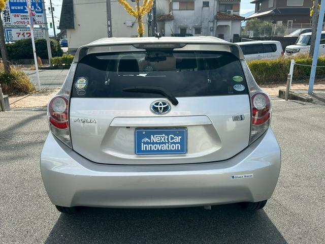 アクア Ｓ　ワンオーナー　リアスポイラー　純正ナビ　スマートキー　前後ドラレコ　バックカメラ　Ｂｌｕｅｔｏｏｔｈ　ＣＤ＆ＤＶＤ再生　プッシュスタート　ＬＥＤヘッドライト　オートライト　ステアスイッチ　ＥＴＣ（7枚目）