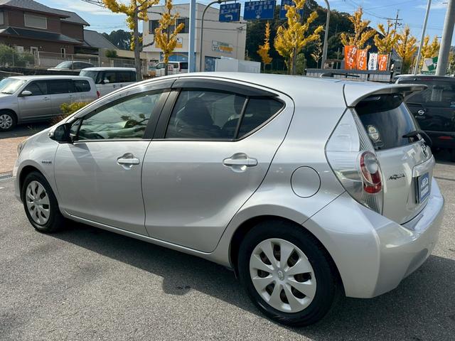 アクア Ｓ　ワンオーナー　リアスポイラー　純正ナビ　スマートキー　前後ドラレコ　バックカメラ　Ｂｌｕｅｔｏｏｔｈ　ＣＤ＆ＤＶＤ再生　プッシュスタート　ＬＥＤヘッドライト　オートライト　ステアスイッチ　ＥＴＣ（8枚目）