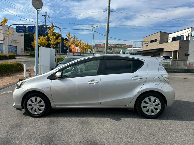 アクア Ｓ　ワンオーナー　リアスポイラー　純正ナビ　スマートキー　前後ドラレコ　バックカメラ　Ｂｌｕｅｔｏｏｔｈ　ＣＤ＆ＤＶＤ再生　プッシュスタート　ＬＥＤヘッドライト　オートライト　ステアスイッチ　ＥＴＣ（9枚目）