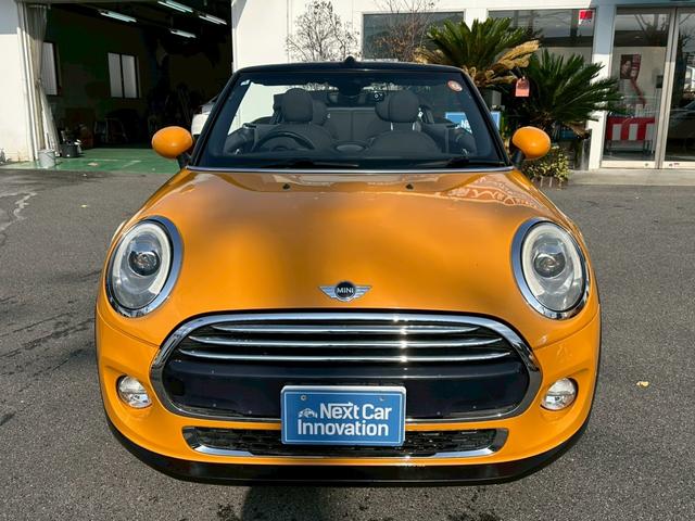 ＭＩＮＩ クーパー　コンバーチブル　ナビゲーションＰＫＧ　ペッパーＰＫＧ　ライトＰＫＧ　エキサイメントＰＫＧ　ドラレコ　プッシュスタート　純正１６インチＡＷ　スマートキー　バックカメラ　ＥＴＣ　オートライト（3枚目）