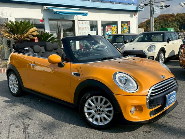 ＭＩＮＩ クーパー　コンバーチブル　ナビゲーションＰＫＧ　ペッパーＰＫＧ　ライトＰＫＧ　エキサイメントＰＫＧ　ドラレコ　プッシュスタート　純正１６インチＡＷ　スマートキー　バックカメラ　ＥＴＣ　オートライト（4枚目）