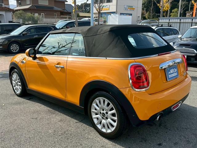 ＭＩＮＩ クーパー　コンバーチブル　ナビゲーションＰＫＧ　ペッパーＰＫＧ　ライトＰＫＧ　エキサイメントＰＫＧ　ドラレコ　プッシュスタート　純正１６インチＡＷ　スマートキー　バックカメラ　ＥＴＣ　オートライト（19枚目）