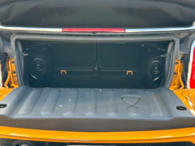 ＭＩＮＩ クーパー　コンバーチブル　ナビゲーションＰＫＧ　ペッパーＰＫＧ　ライトＰＫＧ　エキサイメントＰＫＧ　ドラレコ　プッシュスタート　純正１６インチＡＷ　スマートキー　バックカメラ　ＥＴＣ　オートライト（25枚目）