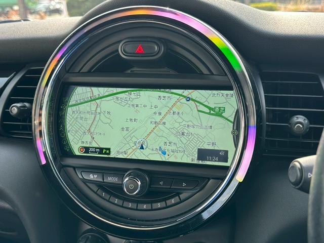 ＭＩＮＩ クーパー　コンバーチブル　ナビゲーションＰＫＧ　ペッパーＰＫＧ　ライトＰＫＧ　エキサイメントＰＫＧ　ドラレコ　プッシュスタート　純正１６インチＡＷ　スマートキー　バックカメラ　ＥＴＣ　オートライト（28枚目）