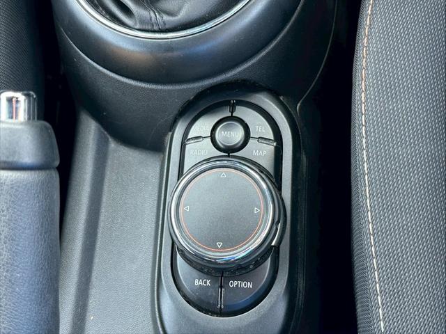 ＭＩＮＩ クーパー　コンバーチブル　ナビゲーションＰＫＧ　ペッパーＰＫＧ　ライトＰＫＧ　エキサイメントＰＫＧ　ドラレコ　プッシュスタート　純正１６インチＡＷ　スマートキー　バックカメラ　ＥＴＣ　オートライト（34枚目）