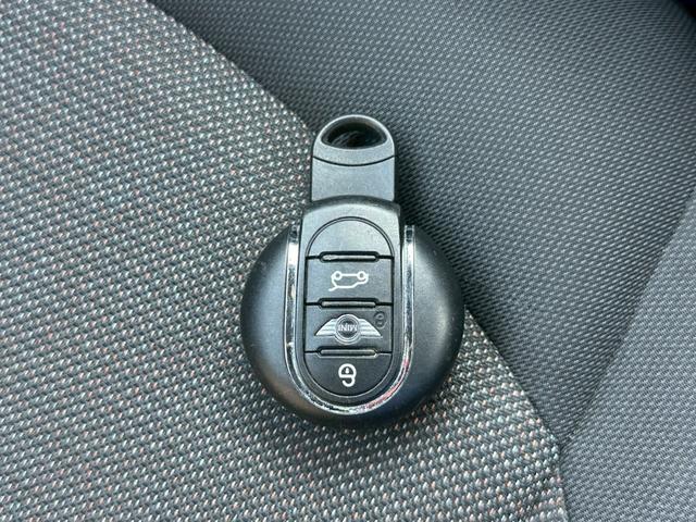 ＭＩＮＩ クーパー　コンバーチブル　ナビゲーションＰＫＧ　ペッパーＰＫＧ　ライトＰＫＧ　エキサイメントＰＫＧ　ドラレコ　プッシュスタート　純正１６インチＡＷ　スマートキー　バックカメラ　ＥＴＣ　オートライト（39枚目）