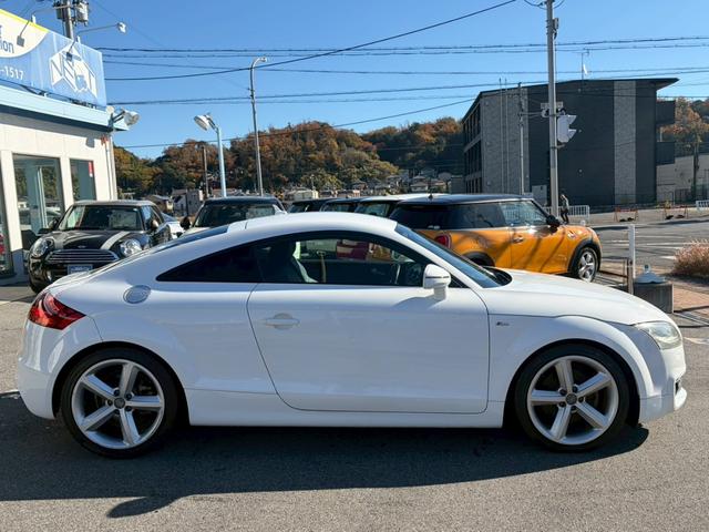 TTクーペ 2.0TFSI Sラインパッケージ ハーフレザーシート 純正ナビ パワーシート 電動リヤスポイラー フルセグTV バックカメラ Bluetooth CD&DVD再生 バックソナー パドルシフト アルミペダル ETC(5枚目)